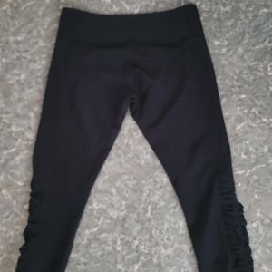 MPG size large Capri workout pants